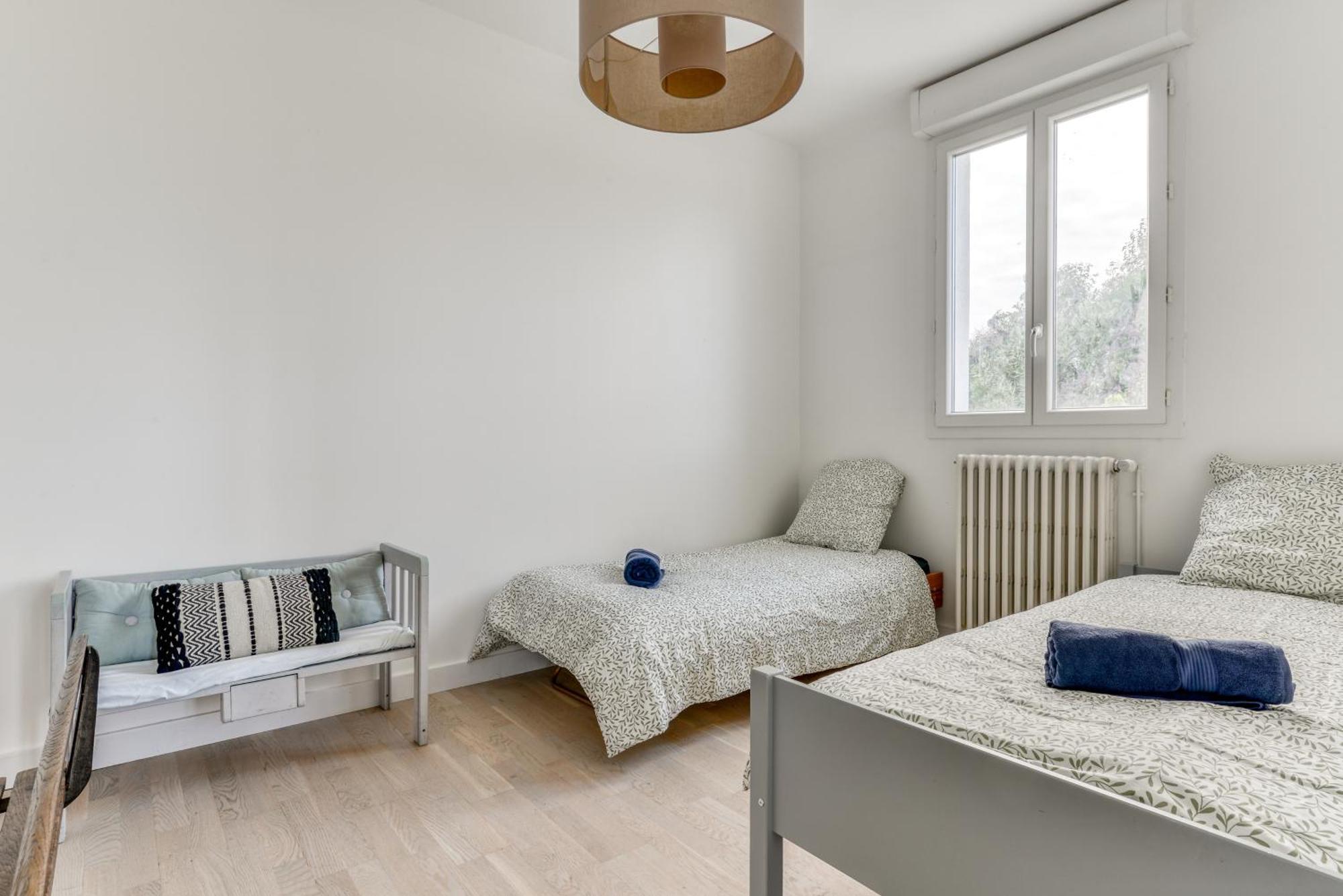 Villa Big House - Parking Privee - Piscine - Wifi - Equipee