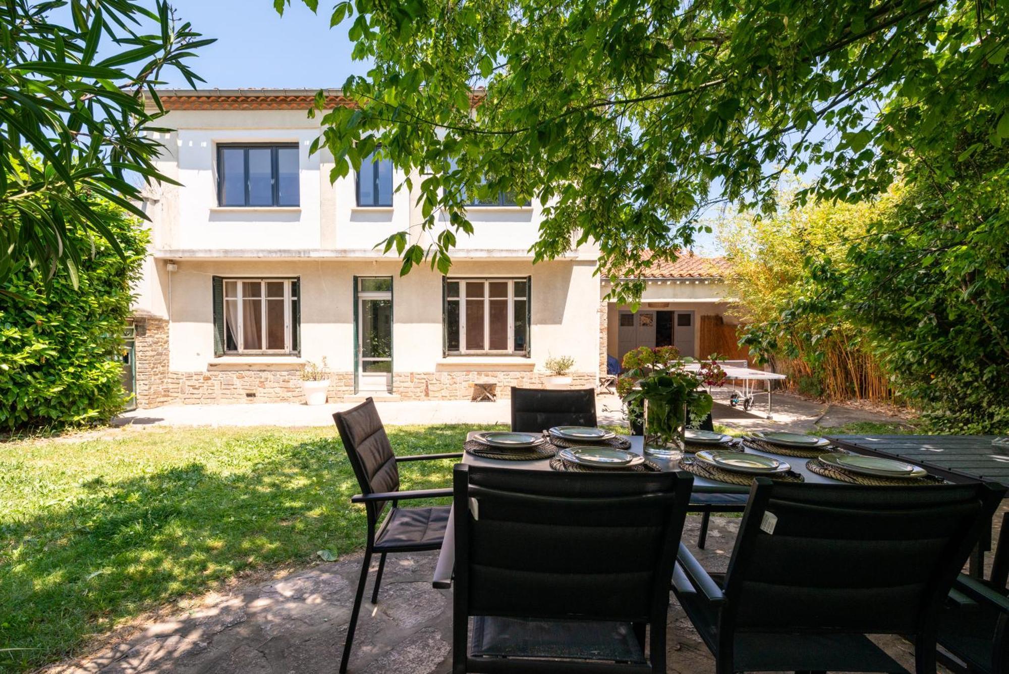 Villa Big House - Parking Privee - Piscine - Wifi - Equipee