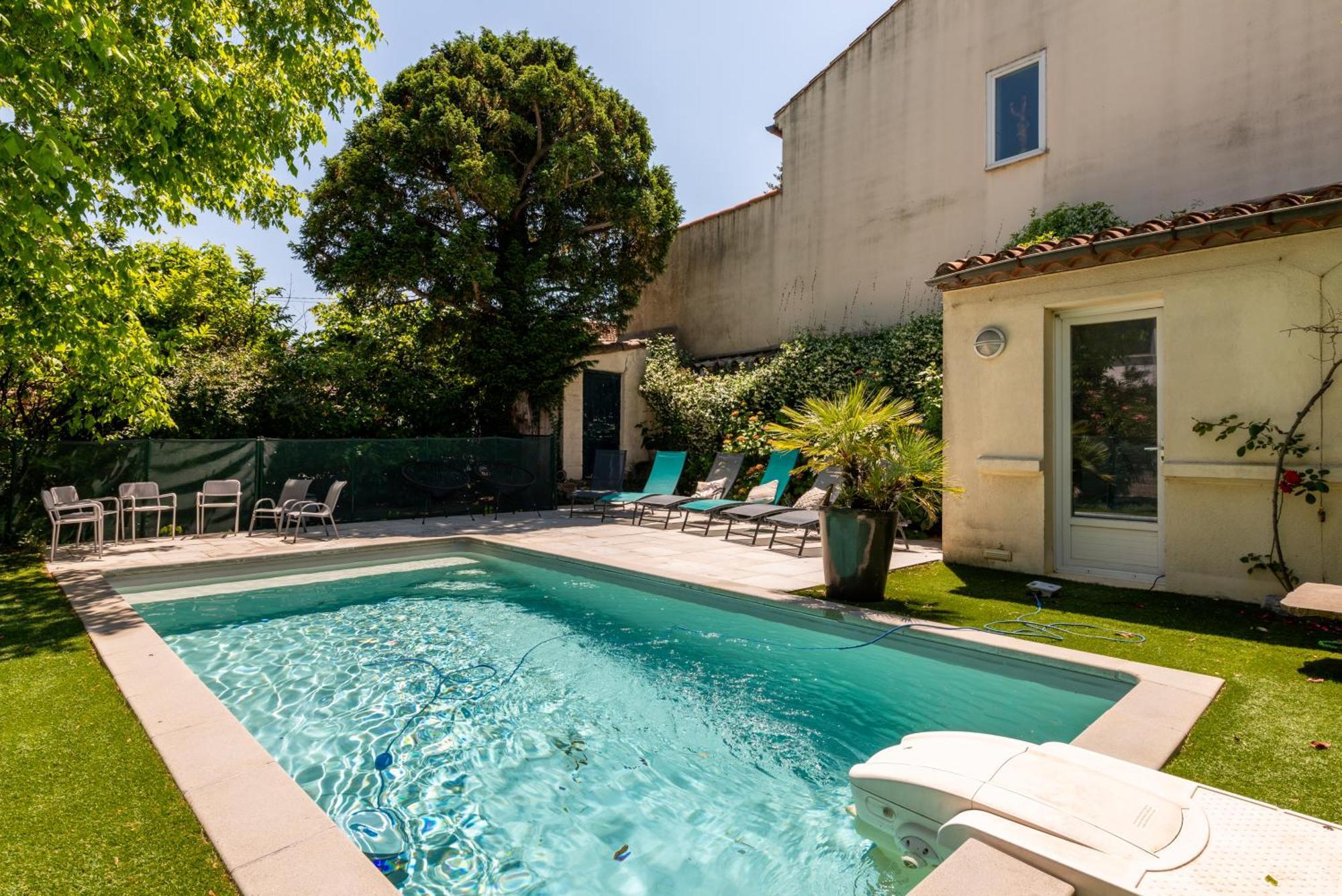 Villa Big House - Parking Privee - Piscine - Wifi - Equipee